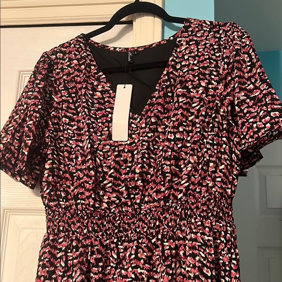 Elegant Red and Black Floral Women's Maxi Dress with Slit - Picture 3 of 10